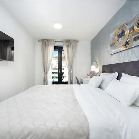 Silver Gold Apartment