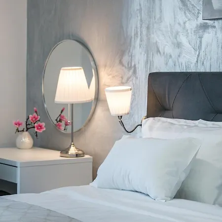 Silver Gold Apartment *